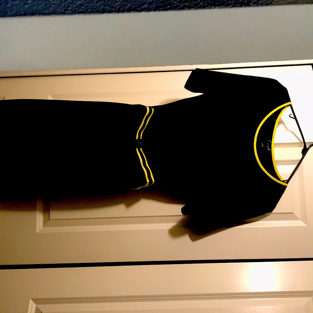 S shape dress hugs all the curves